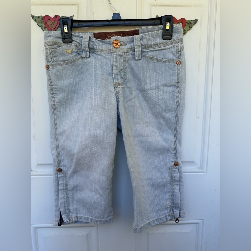 Grane Light Wash Cropped Jeans